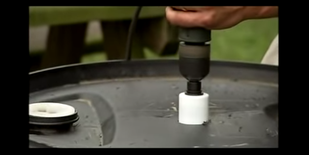 You are currently viewing Save Money on Water: How to make a Rain Barrel