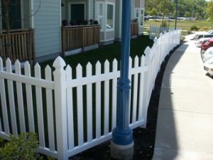Vinyl picket fence surrounding a home in Portland OR