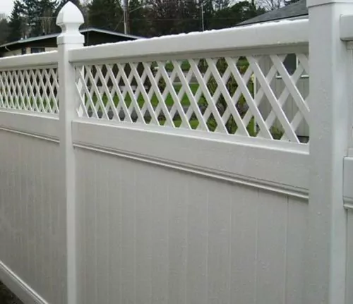 White vinyl fence with lattice work to help illustrate can you paint a vinyl fence