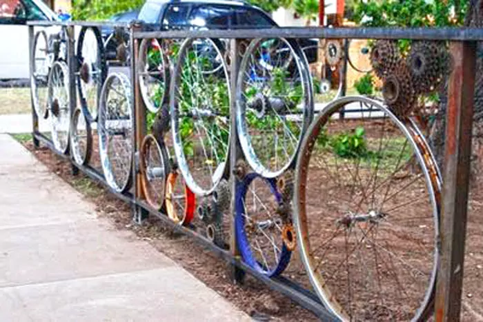 bike-wheels-short-fence